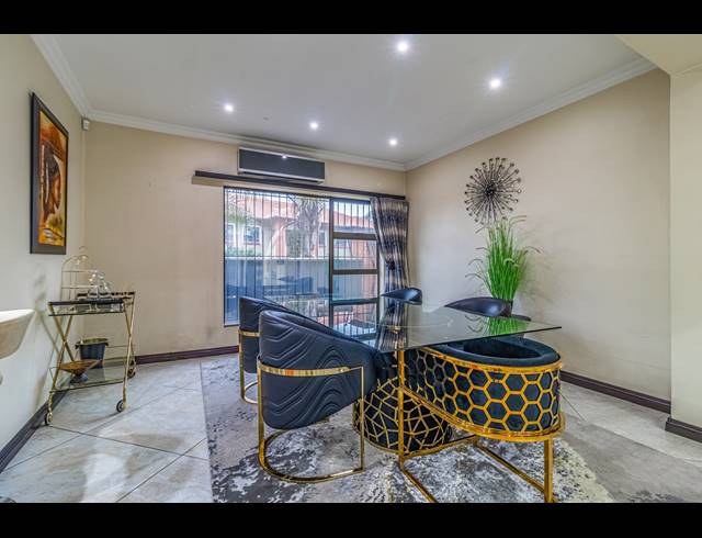 4 BEDROOM CLUSTER FOR SALE IN BASSONIA